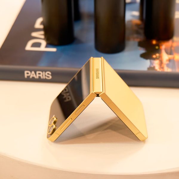 Z flip 6 yellow