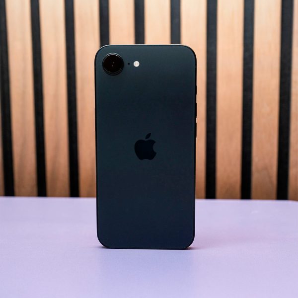 iPhone 16e 256GB Black iPhone 16e 128GB Negro
